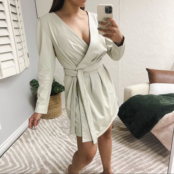 NWOT Seven 7 for all Mankind Leather Dress Cream - Picture 3 of 12